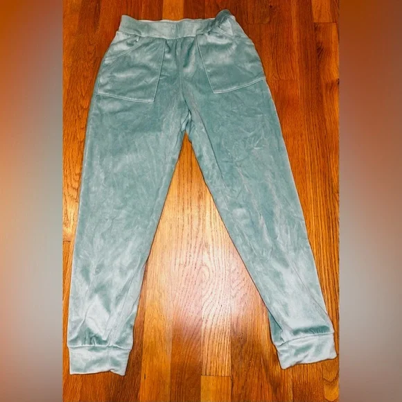 Cat & Jack Kids Plush Lounge Set |Mint Green Velour Top & Joggers | Size L & XL - Picture 9 of 11